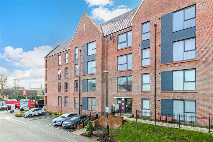 2 Bedroom Flat For Sale In Mill Lane, Maidstone, Kent, ME14