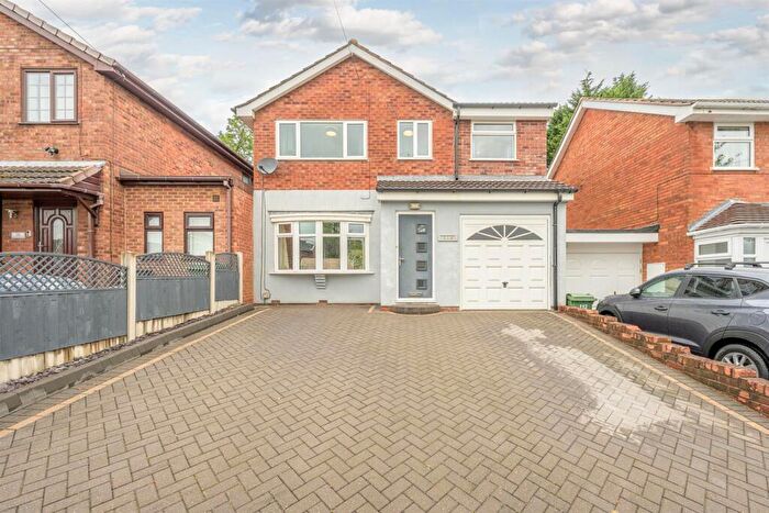 3 Bedroom Link Detached House For Sale In Rangeways Road, Kingswinford, DY6