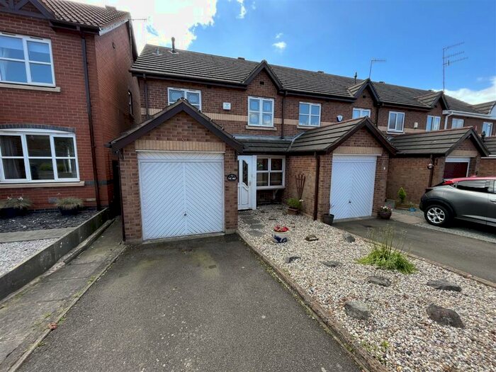 3 Bedroom House To Rent In Amphletts Close, Dudley, DY2