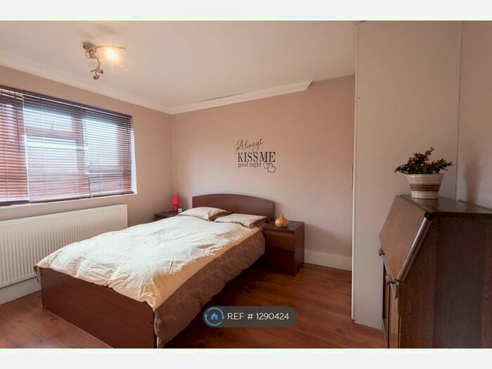 3 Bedroom Flat To Rent In Anerley Road, London SE20