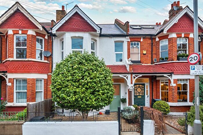 2 Bedroom Flat For Sale In Revelstoke Road, Southfields, London, SW18