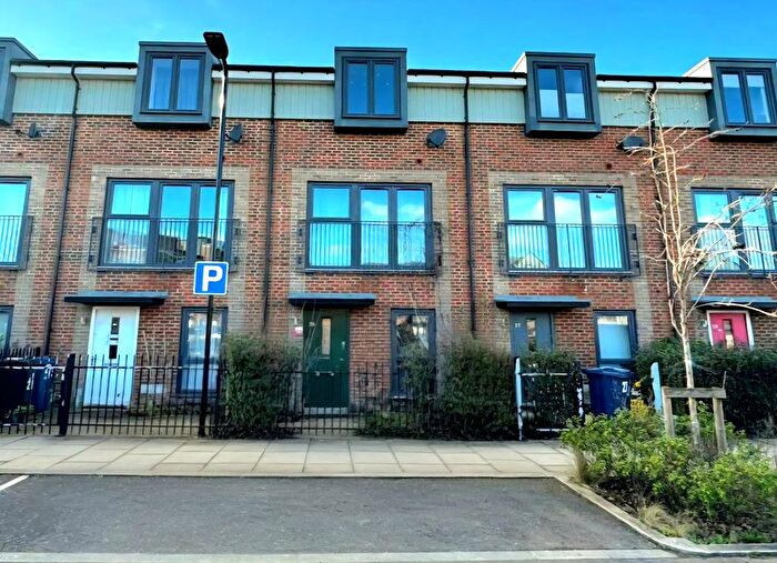 4 Bedroom Terraced House For Sale In Isambard Road, Southall, Greater London, UB2