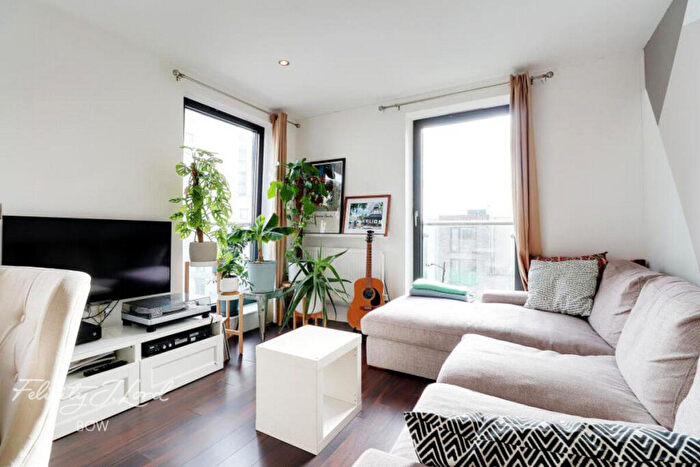2 Bedroom Flat To Rent In Axio Way, London, E3