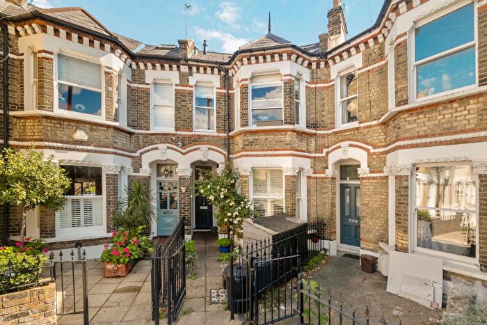 2 Bedroom Flat To Rent In Candahar Road, London, SW11