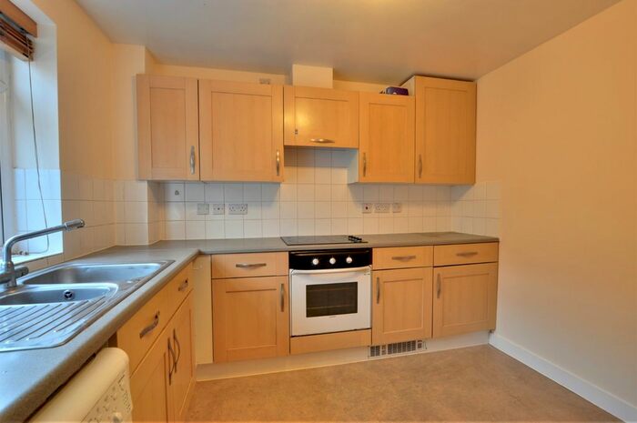 1 Bedroom Flat To Rent In St. James Court, - Kingston Road, Staines-Upon-Thames, Surrey, TW18