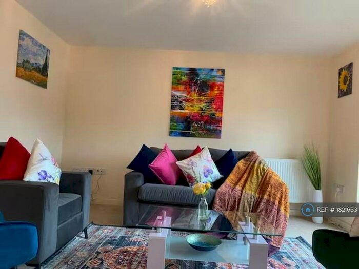 2 Bedroom Flat To Rent In Circus Drive, Cambridge, CB4