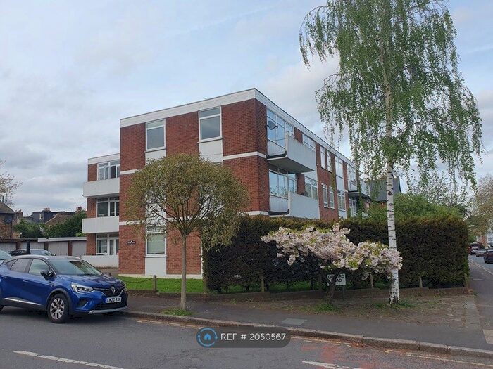 3 Bedroom Flat To Rent In Spring Court, East London, E18