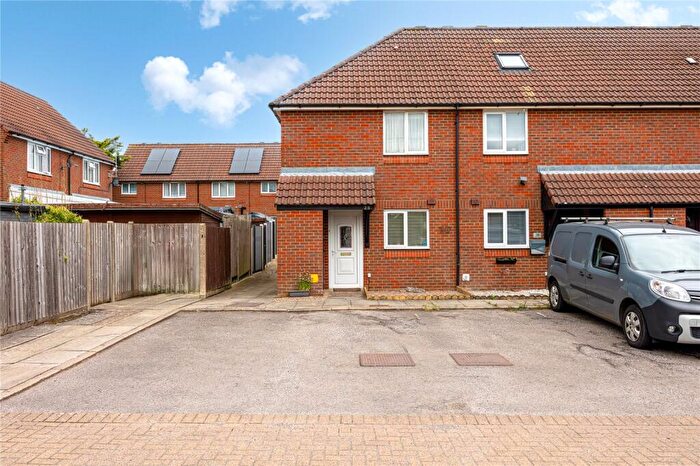 2 Bedroom End Of Terrace House For Sale In Shelton Avenue, Toddington, Bedfordshire, LU5