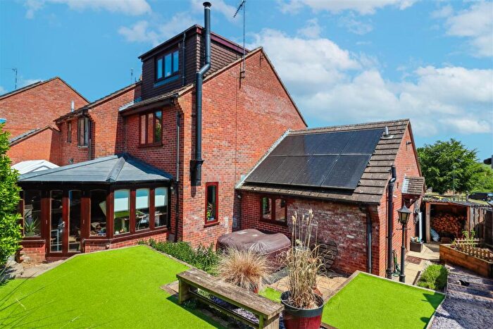 4 Bedroom Semi-Detached House For Sale In Meadow Crofts, Bishops Itchington, CV47