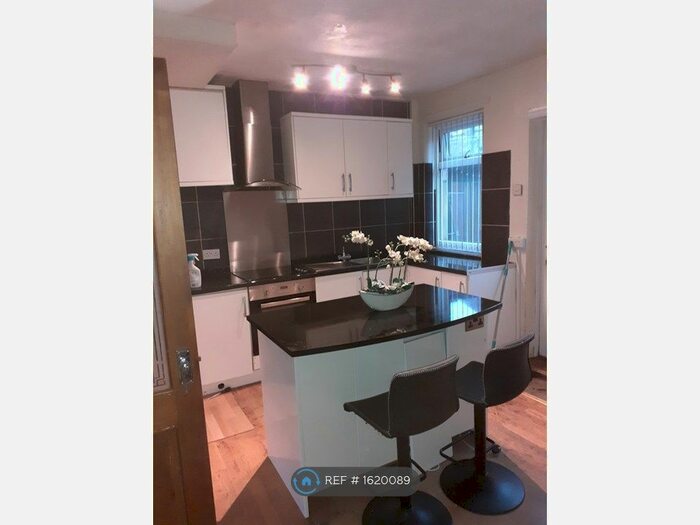 3 Bedroom Terraced House To Rent In South Street, Keighley, BD21