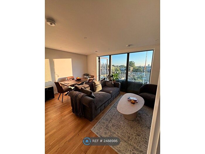 1 Bedroom Flat To Rent In Hawthorne Crescent, London, SE10