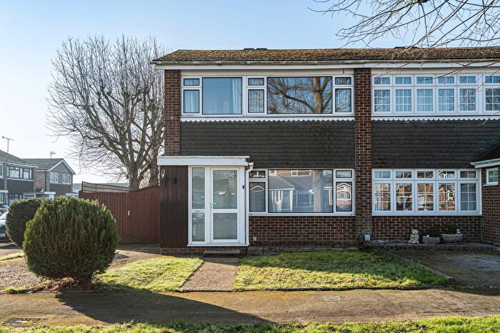 3 Bedroom Semi-Detached House For Sale In Granville Gardens, Hoddesdon, EN11