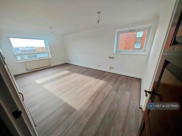 2 Bedroom Flat To Rent In Badminton, Kingston Upon Thames, KT2