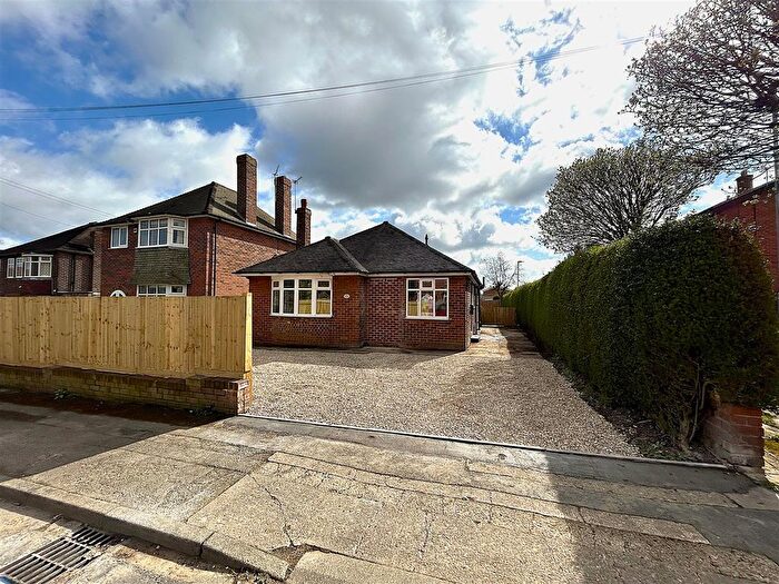 3 Bedroom Detached Bungalow For Sale In Chequerfield Avenue, Pontefract, WF8