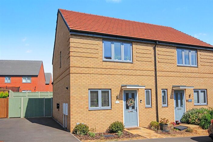 2 Bedroom Semi-detached House For Sale In Peridot Drive, Wellingborough, NN8