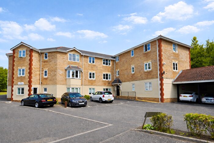 3 Bedroom Flat For Sale In Burrows Chase, Waltham Abbey, EN9