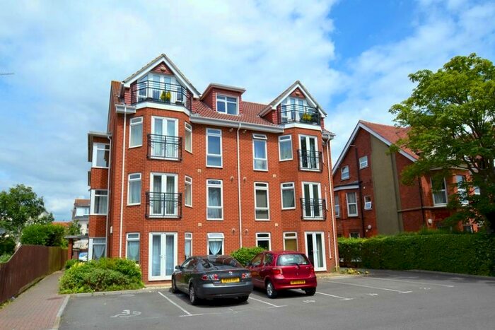 2 Bedroom Flat To Rent In Boscombe Spa, BH5