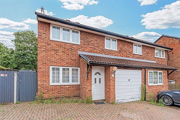 3 Bedroom Semi-Detached House For Sale In Crofters Close, Isleworth, TW7