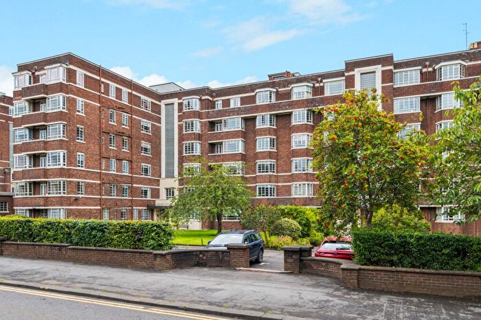 4 Bedroom Flat For Sale In Kelvin Court, Claythorne, G12