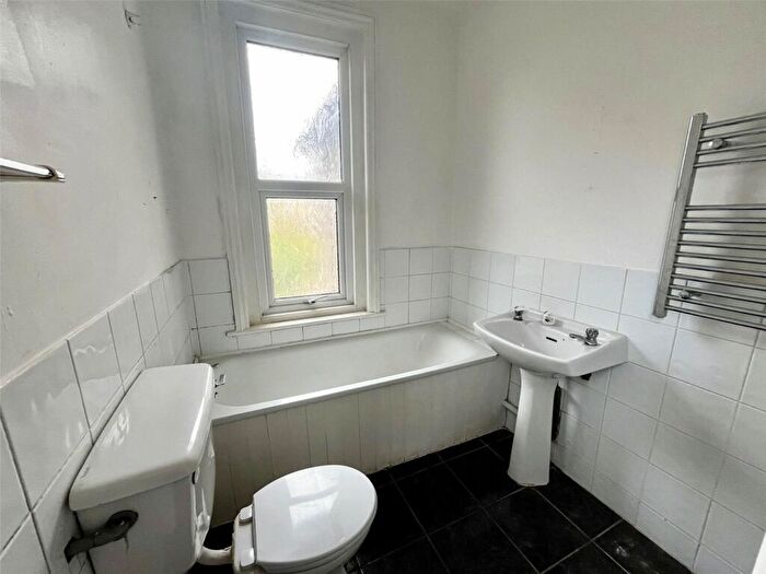 1 Bedroom Flat For Sale In Frimley Road, Camberley, Surrey, GU15
