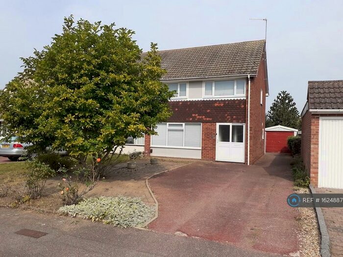 3 Bedroom Semi-Detached House To Rent In Crossways, Sittingbourne, ME10