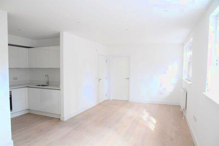 1 Bedroom Apartment To Rent In , Clyde Square, London, E14