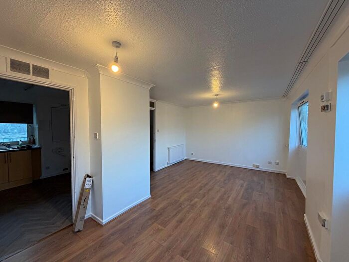 3 Bedroom Flat To Rent In Osward Place, Edmonton, N9