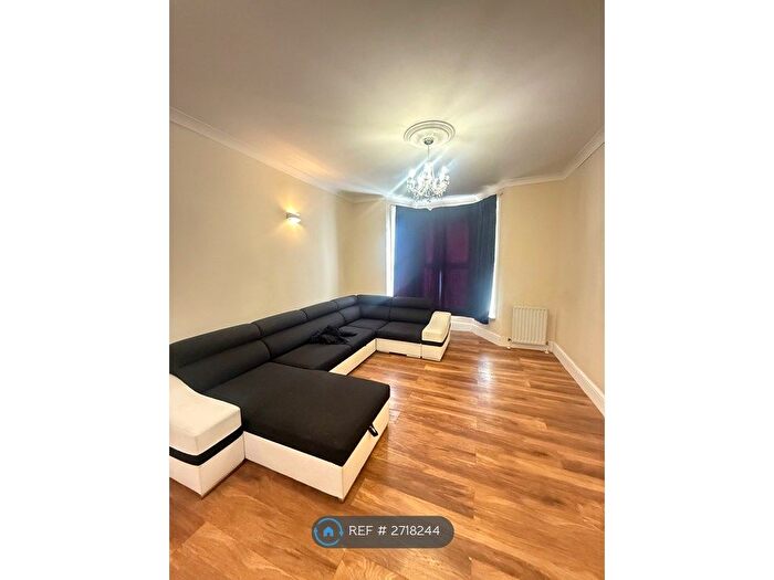 4 Bedroom Semi Detached House To Rent In Hounslow, Hounslow, TW4