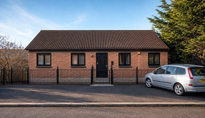 3 Bedroom Flat To Rent In Mounts Road, Greenhithe, DA9