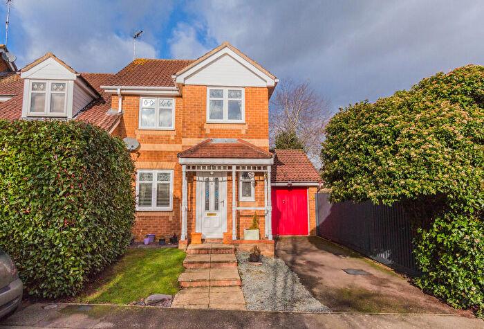 3 Bedroom Semi-Detached House For Sale In Home Close, Irthlingborough, NN9