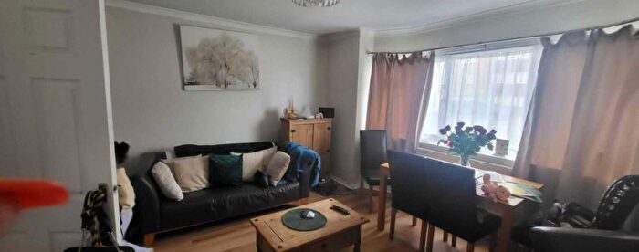 2 Bedroom Flat To Rent In Elsinge Road, Enfield, EN1
