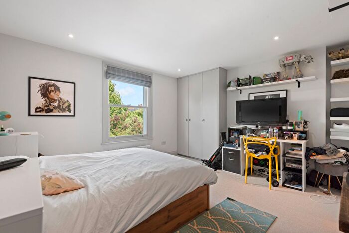2 Bedroom Flat For Sale In Drakefield Road, SW17