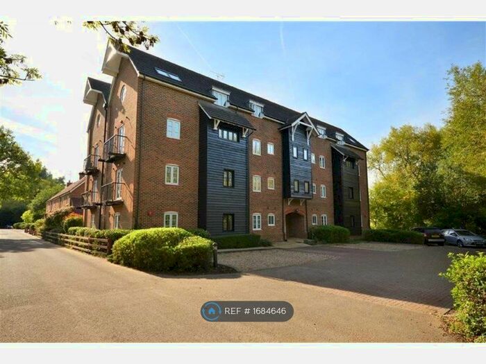 2 Bedroom Flat To Rent In Ridge House, Rickmansworth, WD3