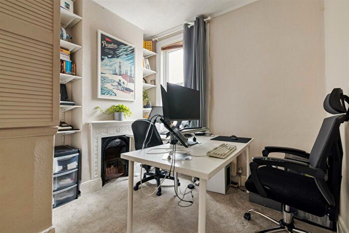 2 Bedroom Apartment To Rent In Brighton Avenue, Walthamstow, E17