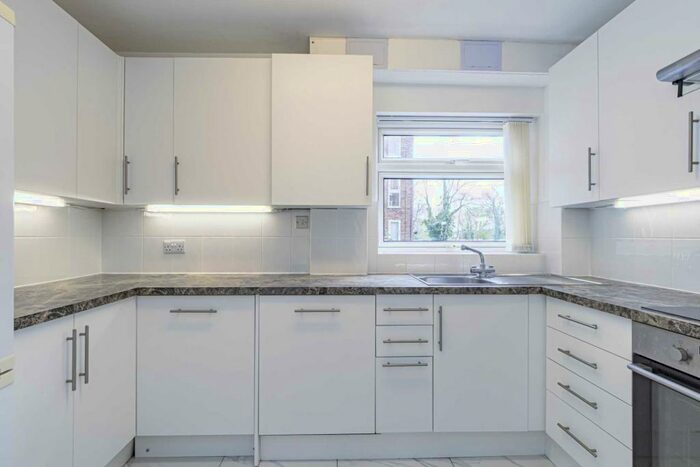 2 Bedroom Apartment To Rent In Boxmoor, Views Over The Canal And Walking Distance To Railway Station, HP1