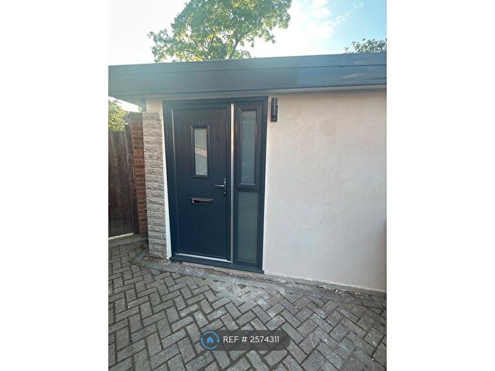 Studio To Rent In Greenhithe Close, Greater London, DA15