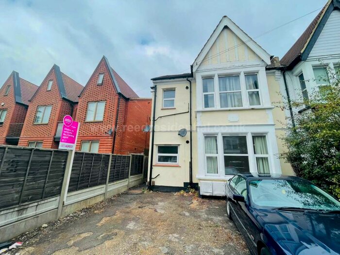 1 Bedroom Apartment To Rent In Valkyrie Road, Westcliff On Sea, SS0