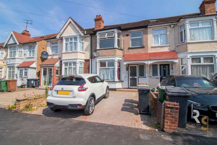 3 Bedroom Terraced House To Rent In Hall Lane, Chingford, E4