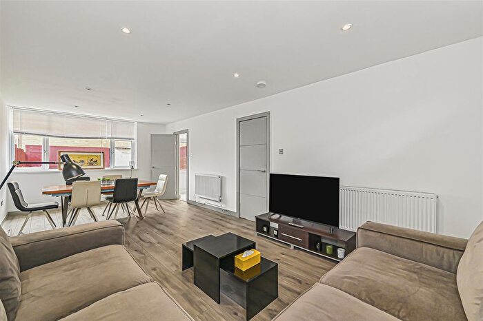 5 Bedroom Flat To Rent In Broomfield, Walthamstow, London, E17