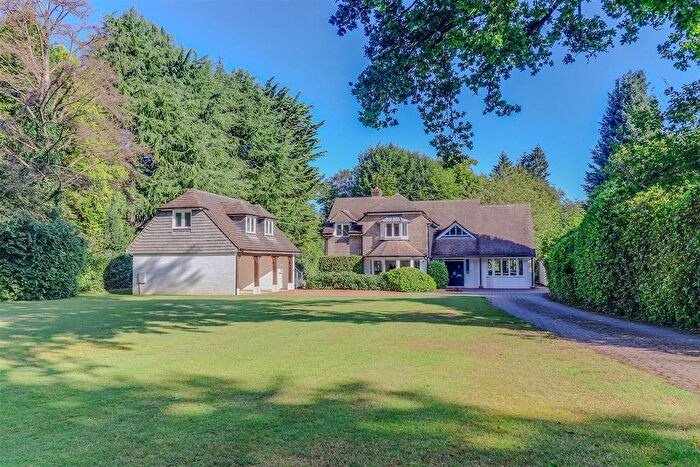 6 Bedroom Property To Rent In Mark Way, Godalming, GU7