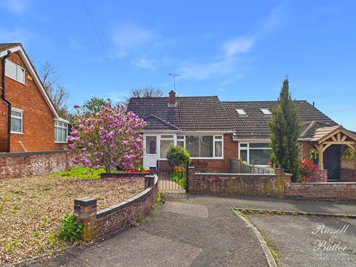 2 Bedroom Semi-Detached Bungalow For Sale In Woodlands Crescent, Buckingham, Buckinghamshire, MK18