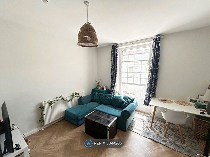 2 Bedroom Flat To Rent In Stonehouse, Plymouth, PL1