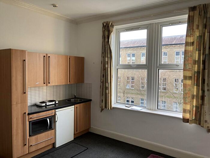 Studio To Rent In Wheathouse Road, Huddersfield, West Yorkshire, HD2