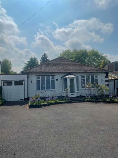 2 Bedroom Detached Bungalow To Rent In Warwick Road, Solihull, West Midlands, B91