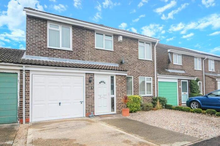 4 Bedroom Detached House To Rent In Andersons Close, Kidlington, OX5