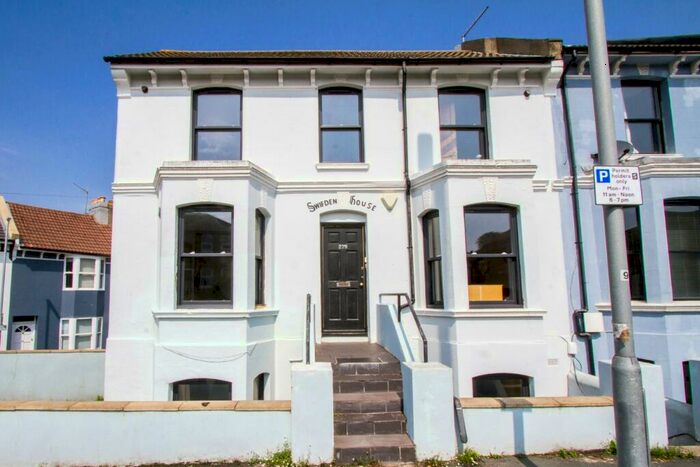 4 Bedroom End Of Terrace House To Rent In Queens Park Road, Brighton, BN2