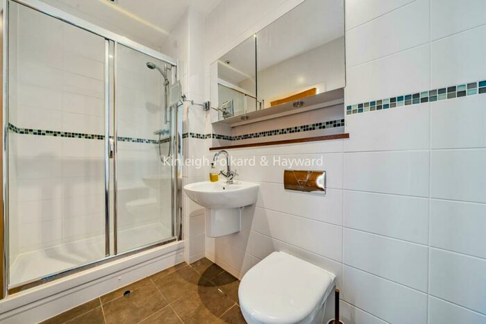 2 Bedroom Flat For Sale In Westerham Road, Keston, BR2