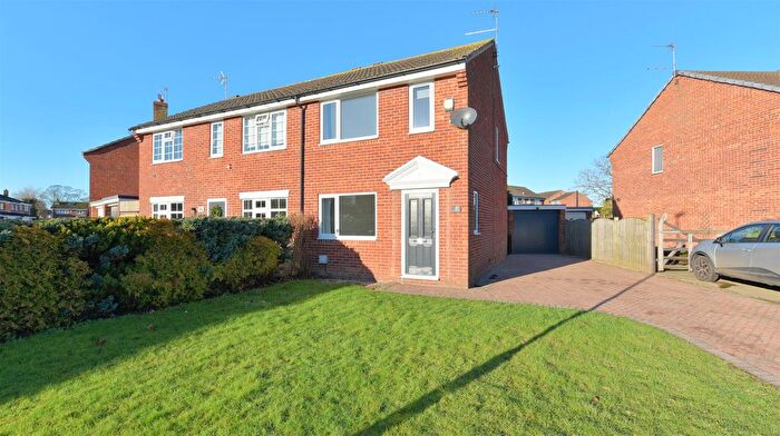 3 Bedroom Semi-Detached House To Rent In Barons Crescent, Copmanthorpe, York, YO23