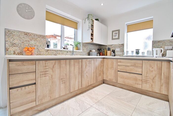 2 Bedroom Detached Bungalow For Sale In Mays Lane, Stubbington, Fareham, PO14