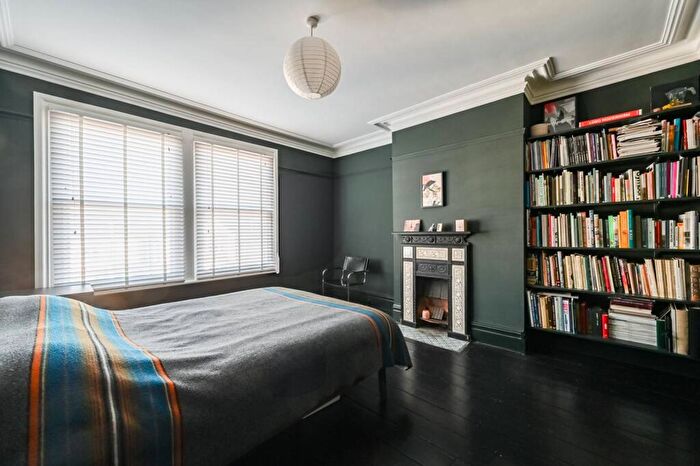 6 Bedroom Semi Detached House For Sale In Chase Green Avenue, Enfield, Middlesex, , Enfield, EN2